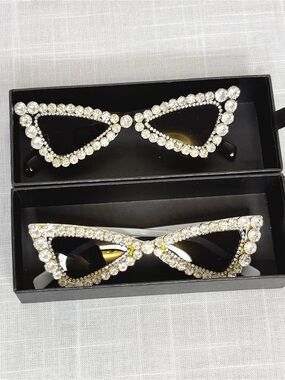 Crystal Trim Cat-Eye Sunglasses in Black